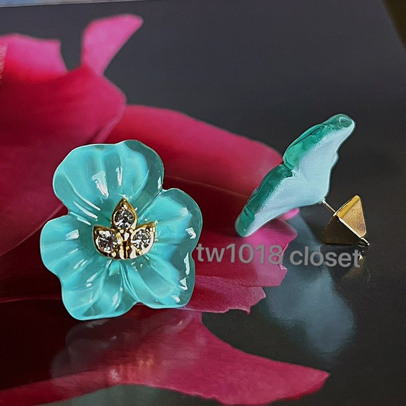 Alexis Bittar Pansy Lucite Petite Post Earring - Picture 4 of 5